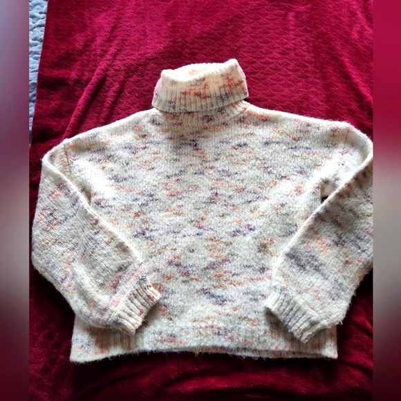 Jessica Simpson Sweaters - Womens Jessica Simpson Sweater